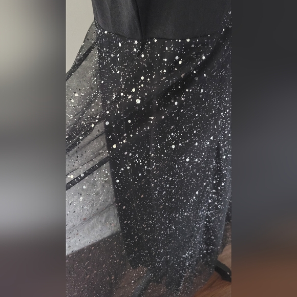 Sleeveless Cocktail Dress - Picture 2 of 3